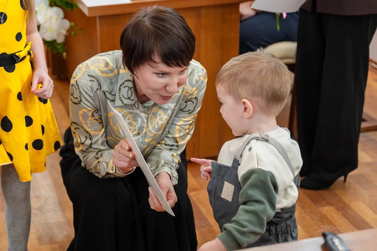 Лариса Поликанова: Накануне вручила сертификаты на жильё 19 молодым семьям нашего города Лариса Поликанова: Накануне вручила сертификаты на жильё 19 молодым семьям нашего города