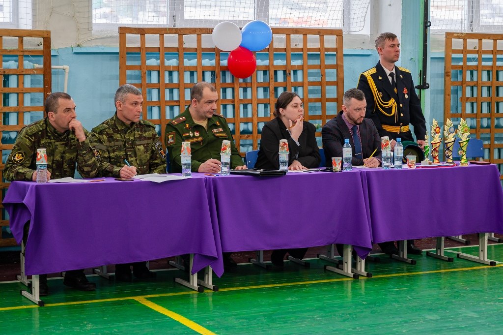 В областном центре прошел городской конкурс песни и строя