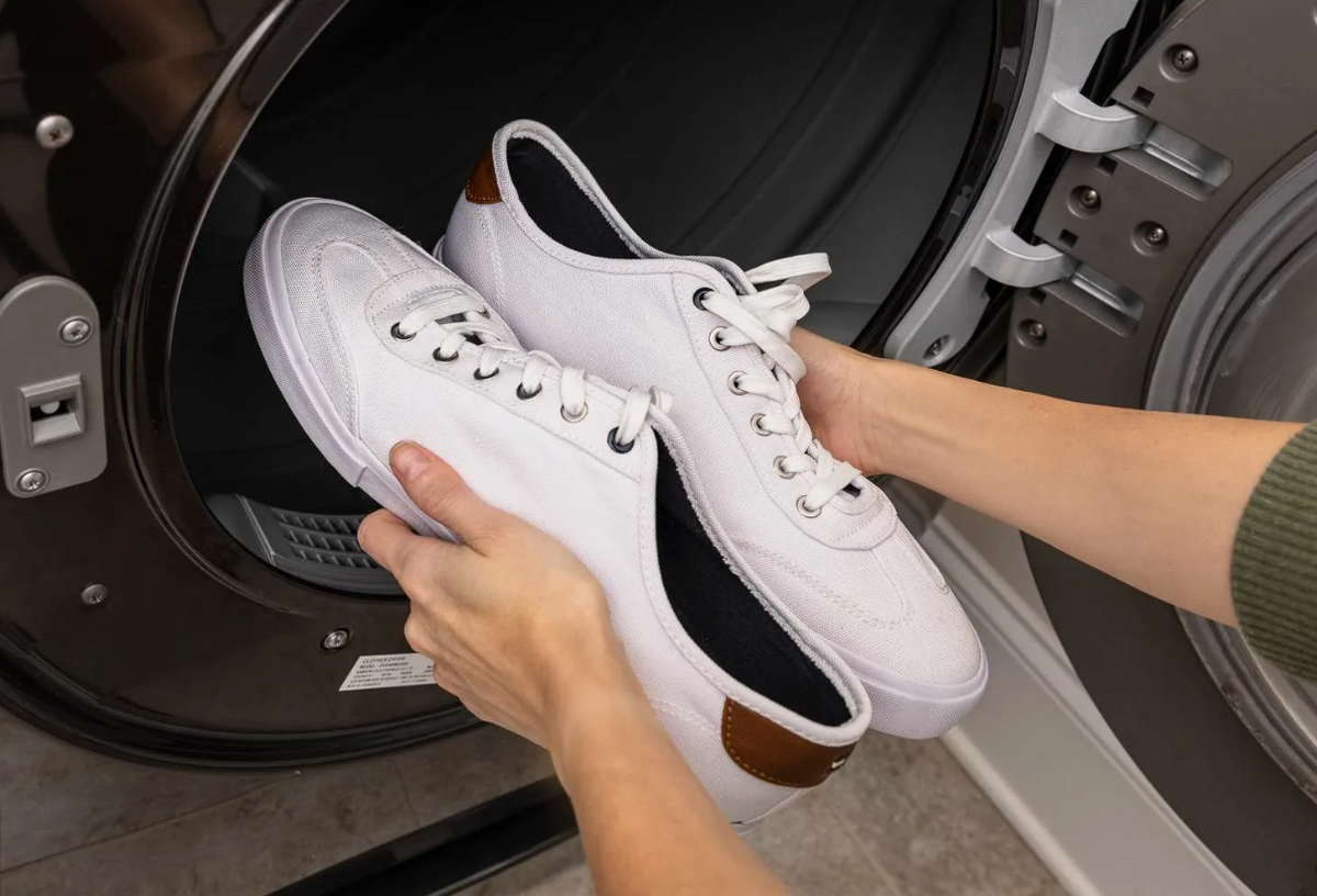 Как правильно сушить обувь в сушильной машине: советы и предостережения