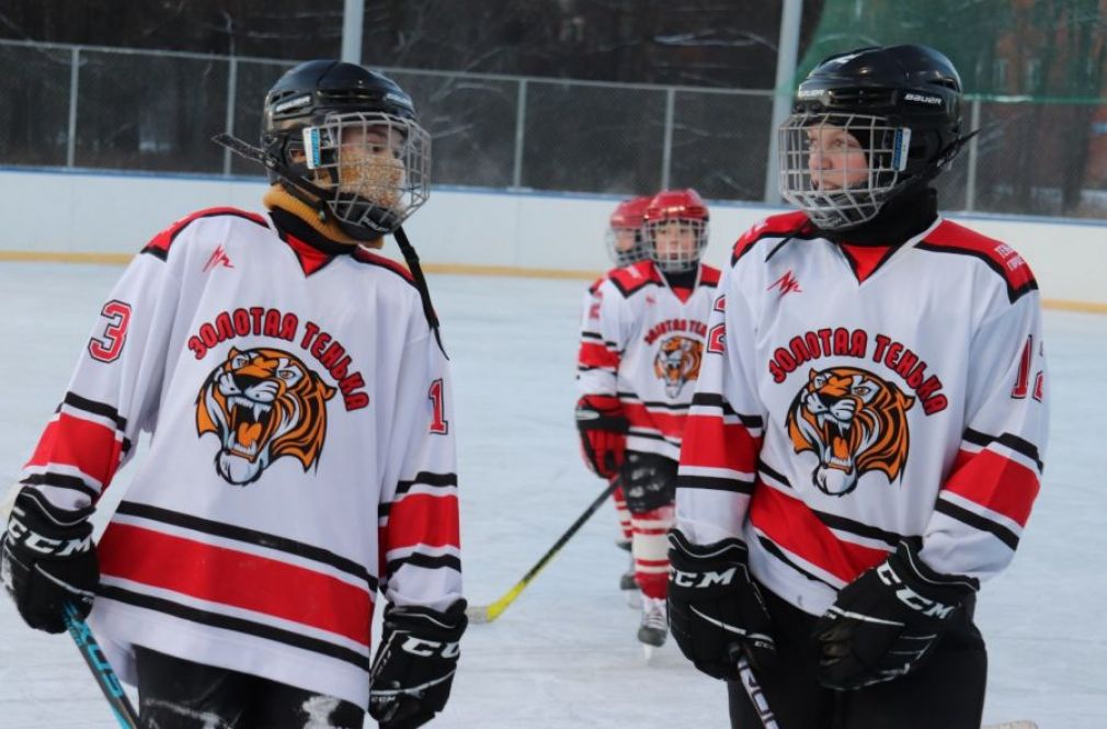 Вопрос о крытой ледовой площадке подняли юные хоккеисты Усть-Омчуга