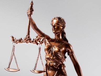 Новые правила и выплаты: изменения в российском законодательстве с февраля 2026 года