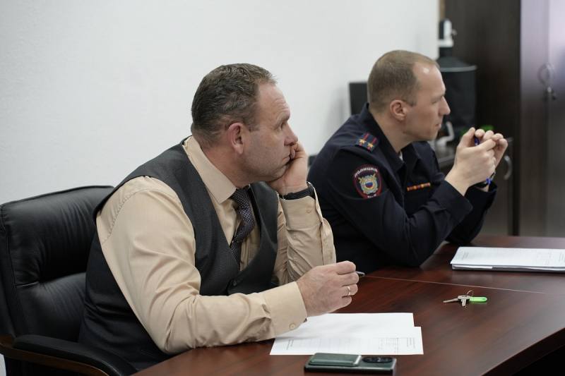 Сотрудницы органов внутренних дел Магаданской области продолжают соревноваться за звание «Краса колымской полиции» Сотрудницы органов внутренних дел Магаданской области продолжают соревноваться за звание «Краса колымской полиции»