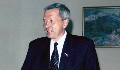 Магаданский парламентарий и Заслуженный врач РФ Станислав Елисейкин празднует 80-летие