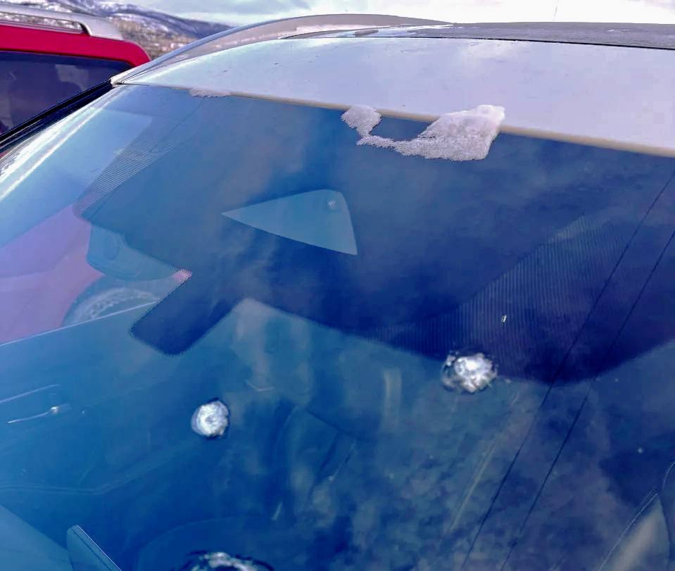 В Магадане полицейские установили местного жителя, который выстрелом из пневматического оружия повредил лобовое стекло иномарки В Магадане полицейские установили местного жителя, который выстрелом из пневматического оружия повредил лобовое стекло иномарки