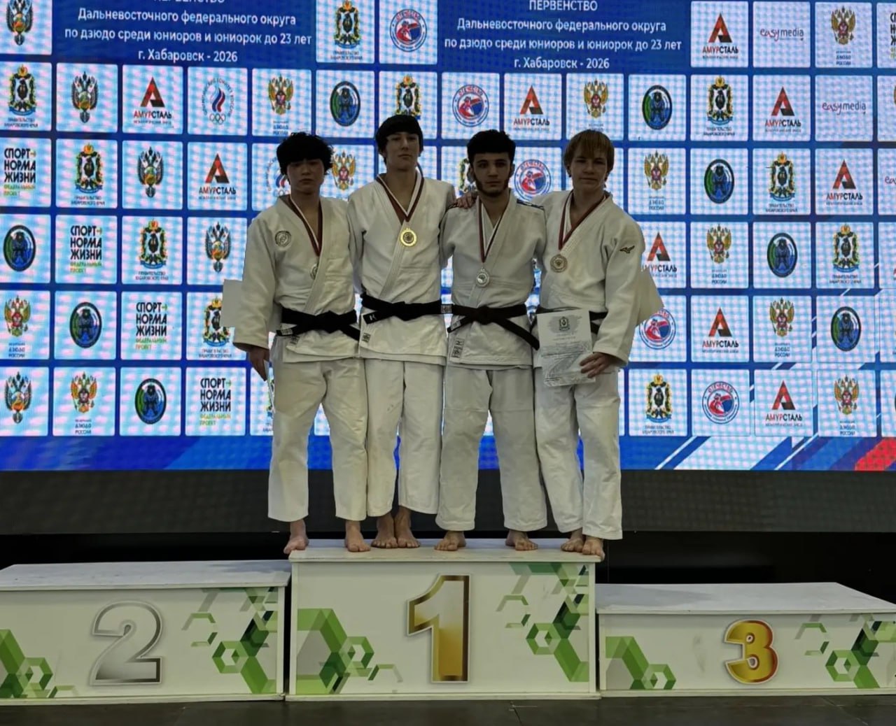 Дзюдоисты Магадана завоевали две золотые медали первенства ДФО