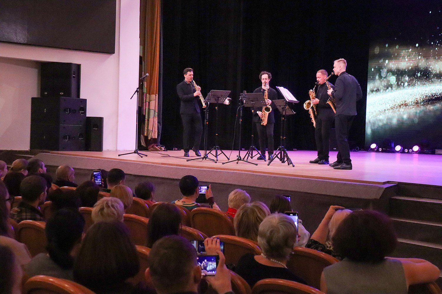 11 марта по приглашению Магаданской областной филармонии впервые на Колыме выступил Российский квартет саксофонистов 11 марта по приглашению Магаданской областной филармонии впервые на Колыме выступил Российский квартет саксофонистов