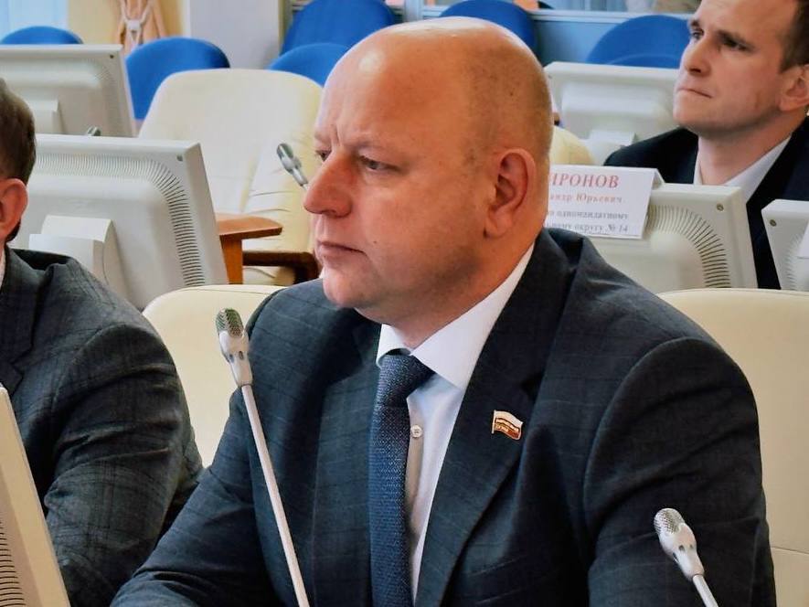 Павел Безменов: Нам удалось установить пластиковые контейнеры в большинстве дворов, откуда поступали жалобы