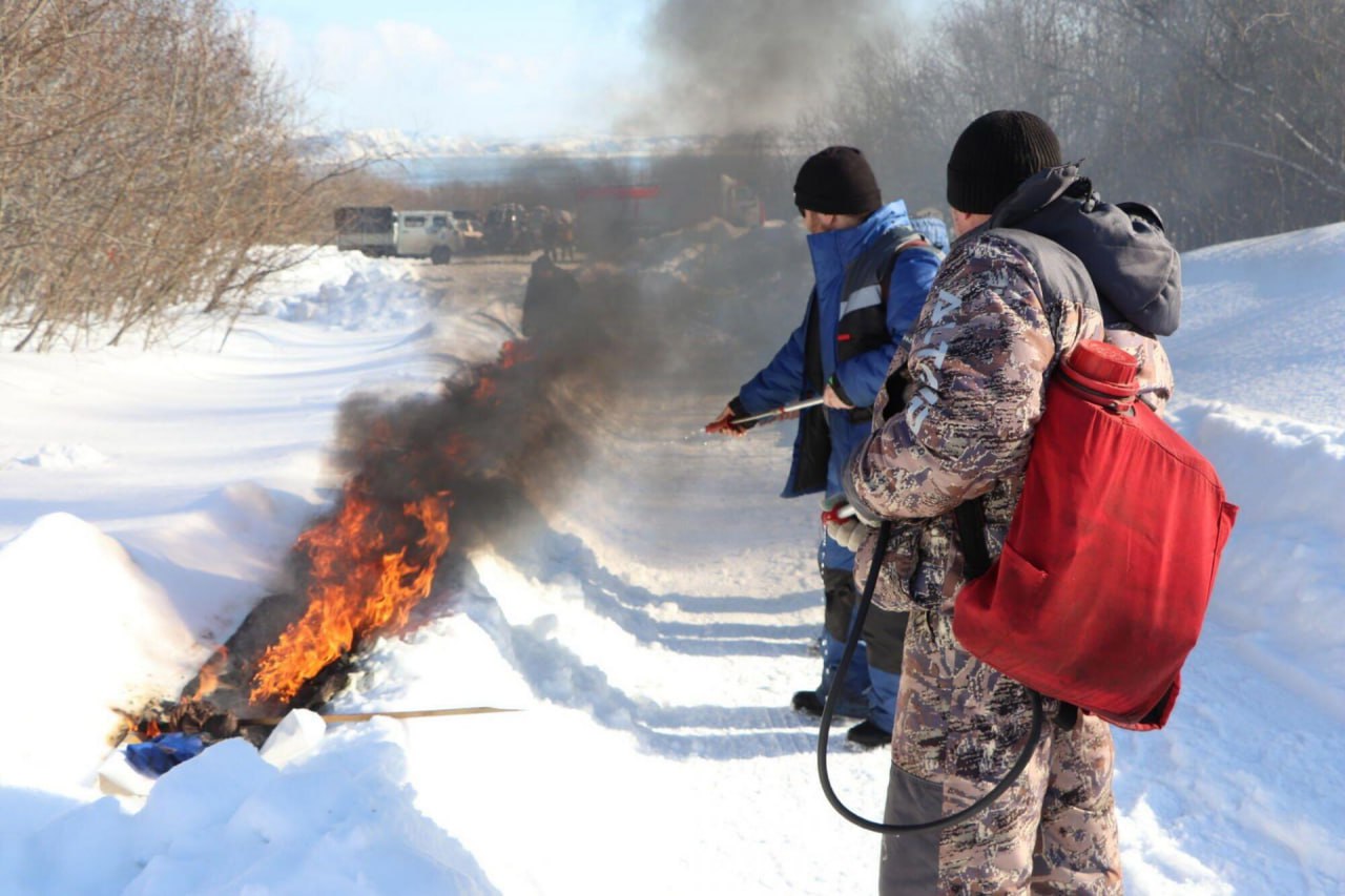 Большой условный пожар потушили магаданцы вблизи поселка Палатка