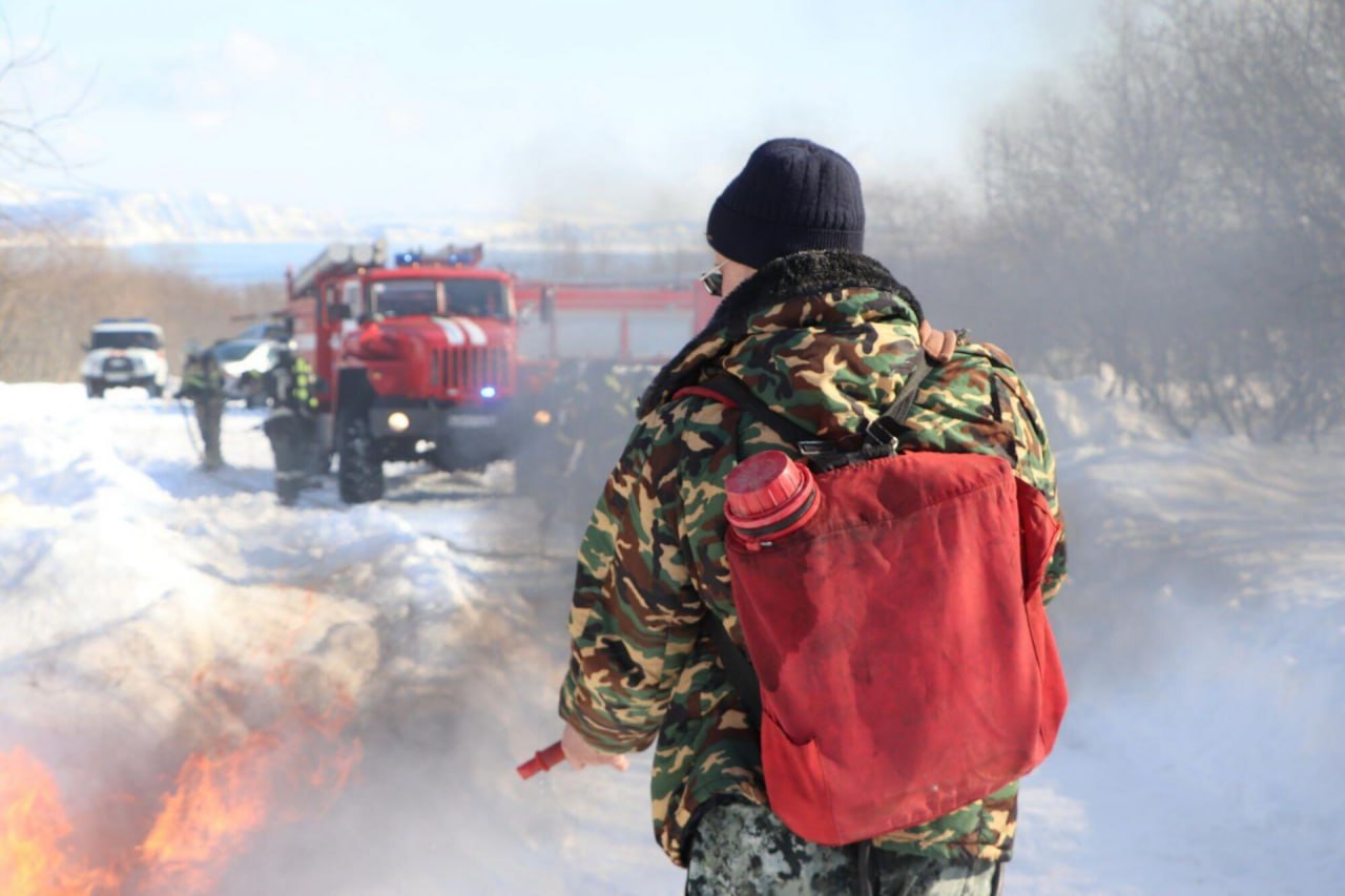 Большой условный пожар потушили магаданцы вблизи поселка Палатка Большой условный пожар потушили магаданцы вблизи поселка Палатка