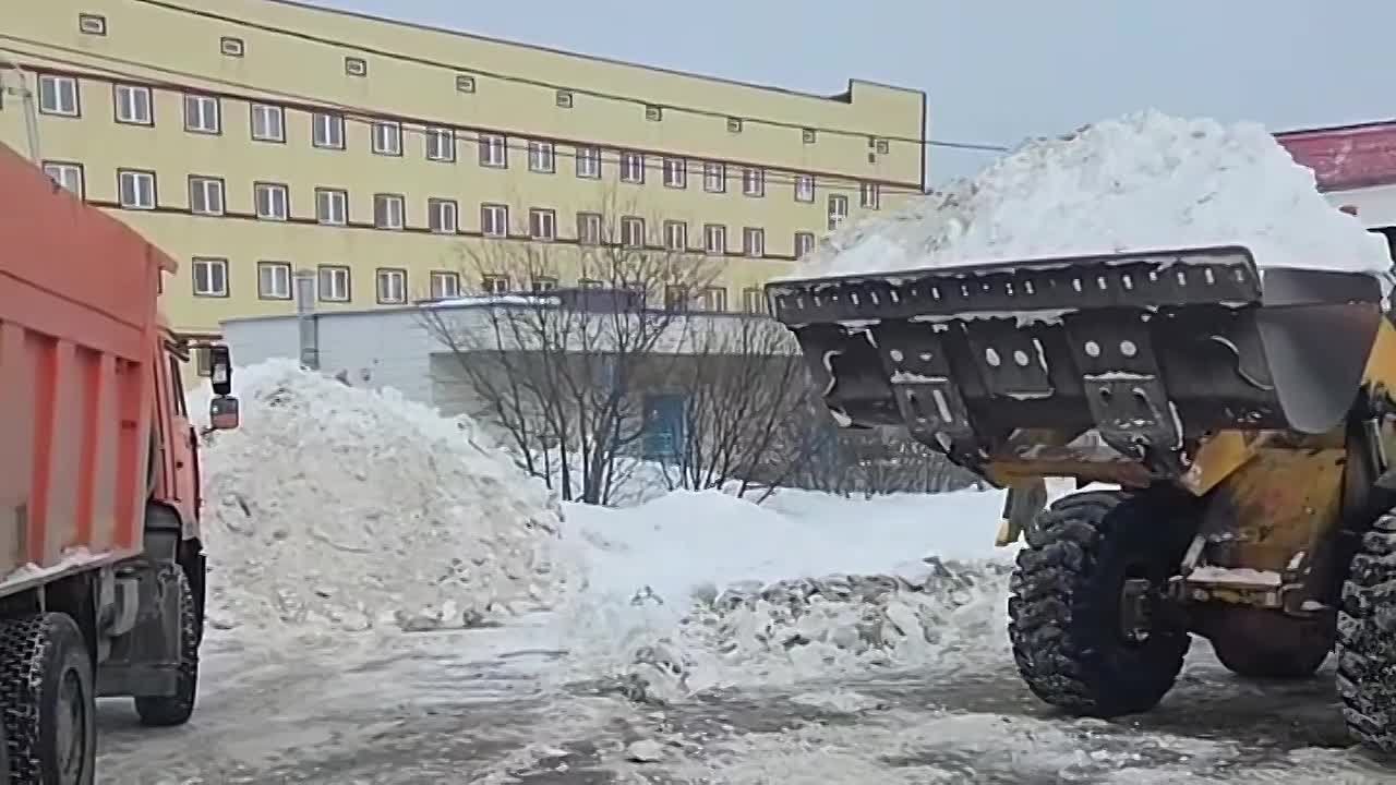 Лариса Поликанова: Работы по расчистке города от снега продолжаются — сегодня задействовано 96 единиц техники