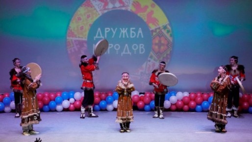 Ансамбль песни и танца народов Севера «Энэр» дал яркий концерт в Сусумане