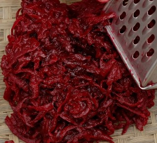 Шесть незаметных продуктов, которые могут вызвать скачки давления и головные боли