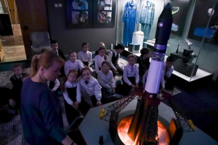 В Магаданском областном краеведческом музее в рамках Недели космоса начала работу новая выставка «Шаг во Вселенную», посвящённая 65-летию полёта Юрия Гагарина