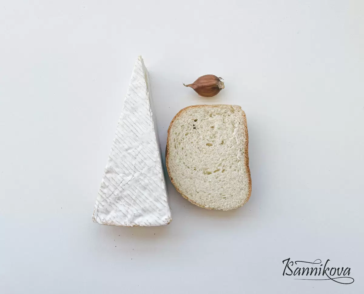 Вкусная закуска с чесноком и сыром: быстро и просто