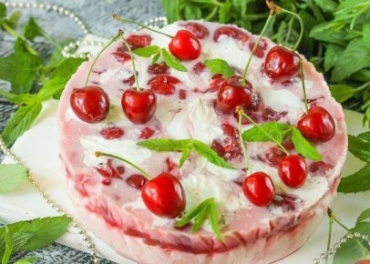 Летний десерт с черешней: как приготовить йогуртовый торт, вдохновляющий на отдых