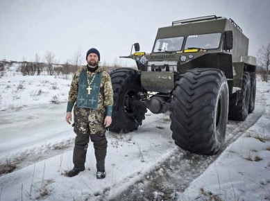 Миссионер добрался на вездеходе до отдаленного села Тополовка на Колыме