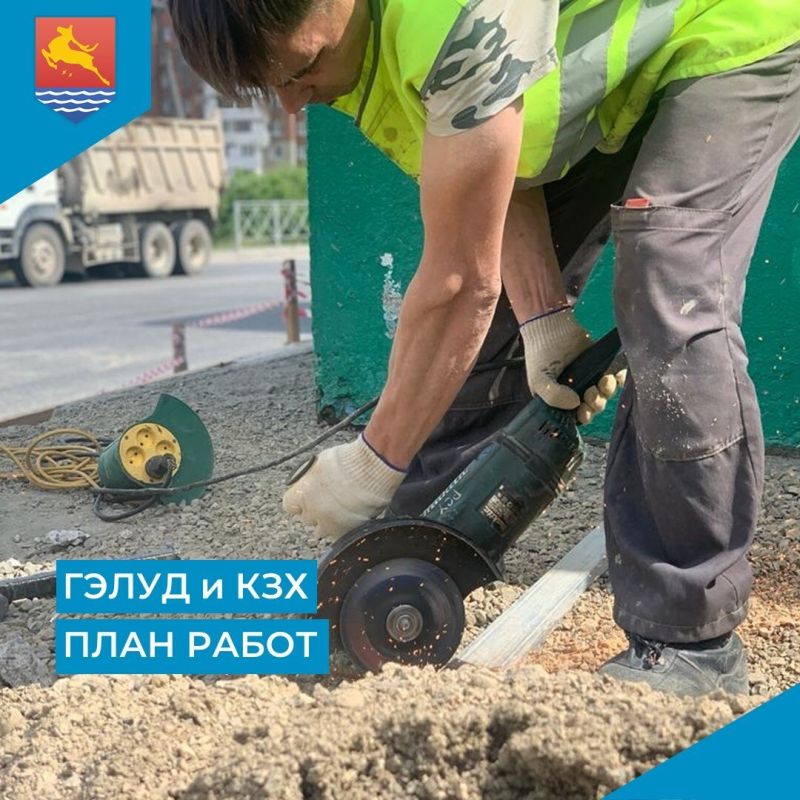 Городские службы продолжают сезонную уборку в областном центре