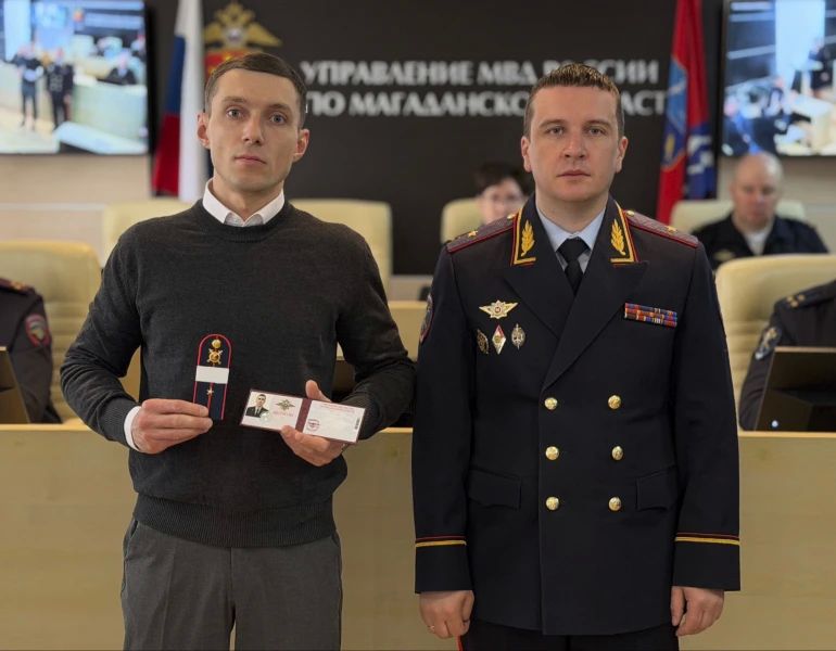 В УМВД России по Магаданской области вручили первые погоны сотрудникам структурных подразделений В УМВД России по Магаданской области вручили первые погоны сотрудникам структурных подразделений