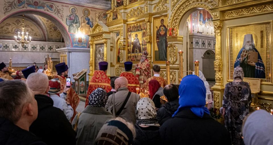 Знаменитый Хор мужского Сретенского монастыря впервые выступил в Магадане Знаменитый Хор мужского Сретенского монастыря впервые выступил в Магадане
