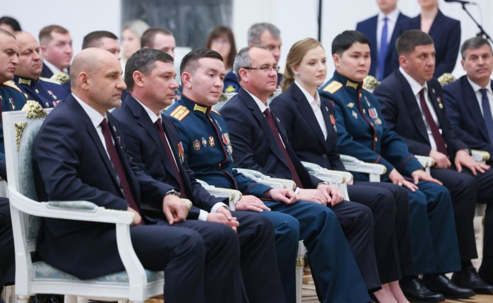 Президент РФ Владимир Путин встретился с выпускниками программы «Время героев» Президент РФ Владимир Путин встретился с выпускниками программы «Время героев»