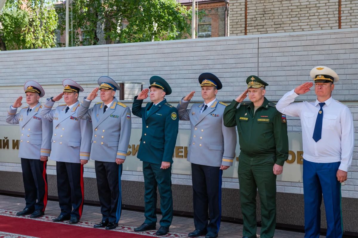 Начальник УМВД России по Магаданской области Дмитрий Князев принял участие в церемонии выпуска специалистов Дальневосточного юридического института МВД России имени И.Ф. Шилова Начальник УМВД России по Магаданской области Дмитрий Князев принял участие в церемонии выпуска специалистов Дальневосточного юридического института МВД России имени И.Ф. Шилова