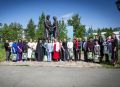 Колымские семьи чествовали у памятника Петру и Февронии в Палатке