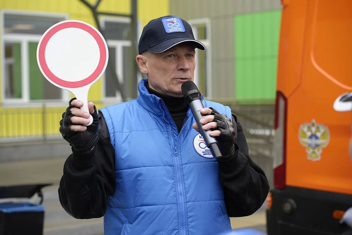 В Магадане в рамках акции «Безопасное лето – 2026» полицейские рассказали детям о правилах сохранности личного имущества и вреде запрещенных веществ В Магадане в рамках акции «Безопасное лето – 2026» полицейские рассказали детям о правилах сохранности личного имущества и вреде запрещенных веществ