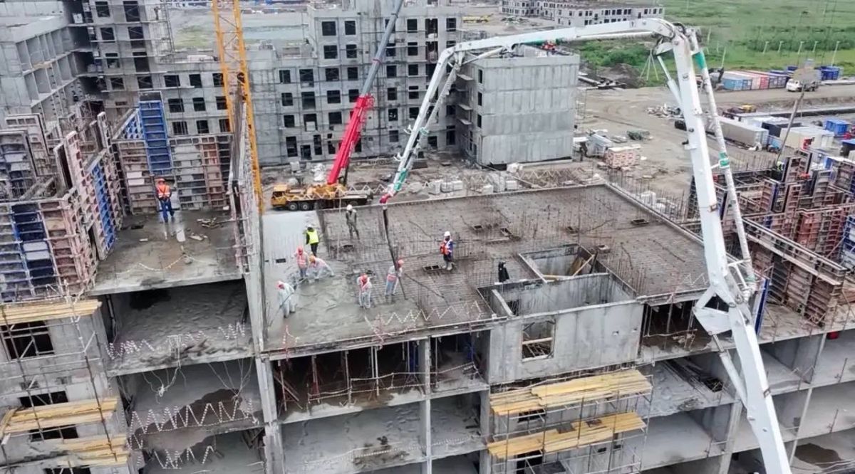 Детский сад и частично новый дом планируют сдать до конца года на «Гороховом поле»