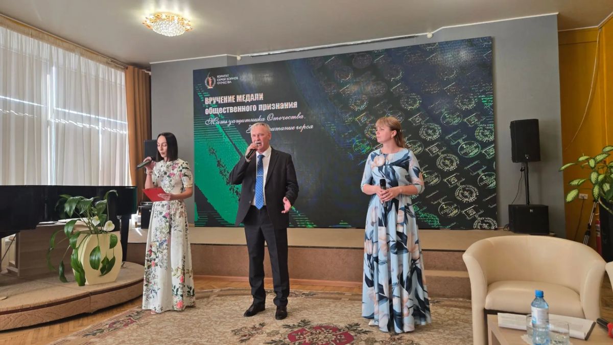В Магадане вручили медали и удостоверения матерям Защитников Отечества В Магадане вручили медали и удостоверения матерям Защитников Отечества