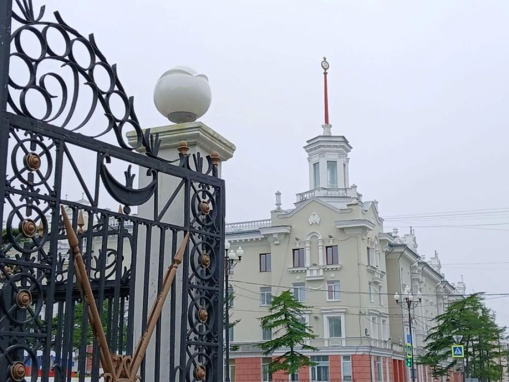 Городские власти не могут напрямую включиться в ремонт исторического шпиля в Магадане Городские власти не могут напрямую включиться в ремонт исторического шпиля в Магадане