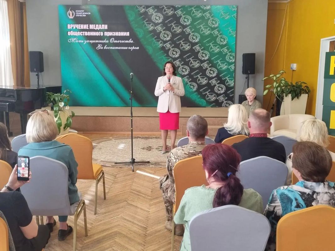 В Магадане вручили медали и удостоверения матерям Защитников Отечества В Магадане вручили медали и удостоверения матерям Защитников Отечества
