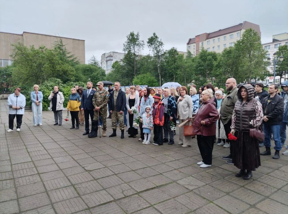 Мемориальную доску герою СВО Николаю Бабиченко открыли в магаданской библиотеке имени Пушкина Мемориальную доску герою СВО Николаю Бабиченко открыли в магаданской библиотеке имени Пушкина