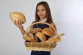 Почему магазинный хлеб долго сохраняет свежесть: секреты от эксперта