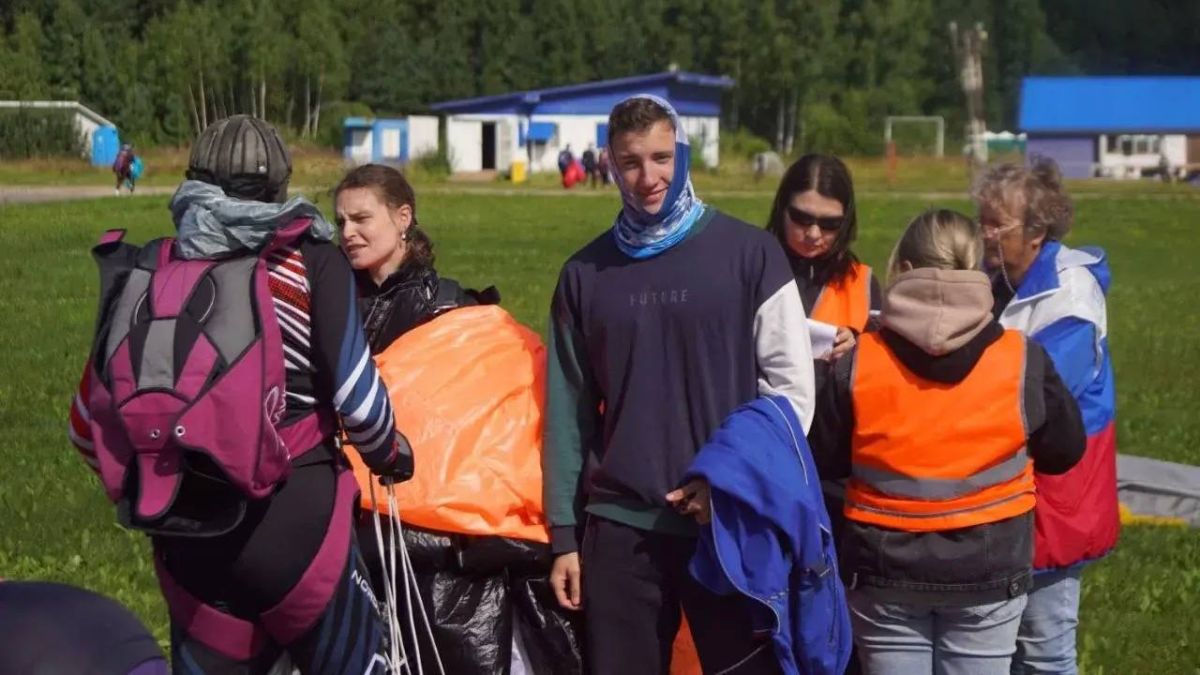 Лариса Поликанова: Магаданские парашютисты — сильнейшие в стране! Лариса Поликанова: Магаданские парашютисты — сильнейшие в стране!