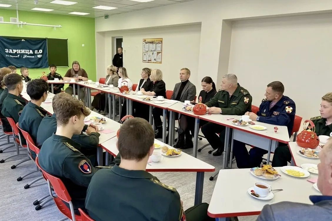 В Магадане росгвардейцы поздравили подшефных кадет с блестящей победой в "Зарнице 2.0" В Магадане росгвардейцы поздравили подшефных кадет с блестящей победой в "Зарнице 2.0"