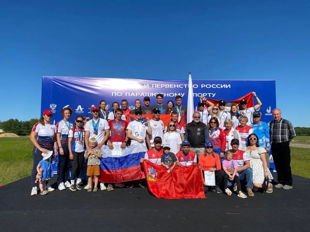 Более 10 медалей завоевали колымчане на Чемпионате и Первенстве России по парашютному спорту в Дубне Более 10 медалей завоевали колымчане на Чемпионате и Первенстве России по парашютному спорту в Дубне