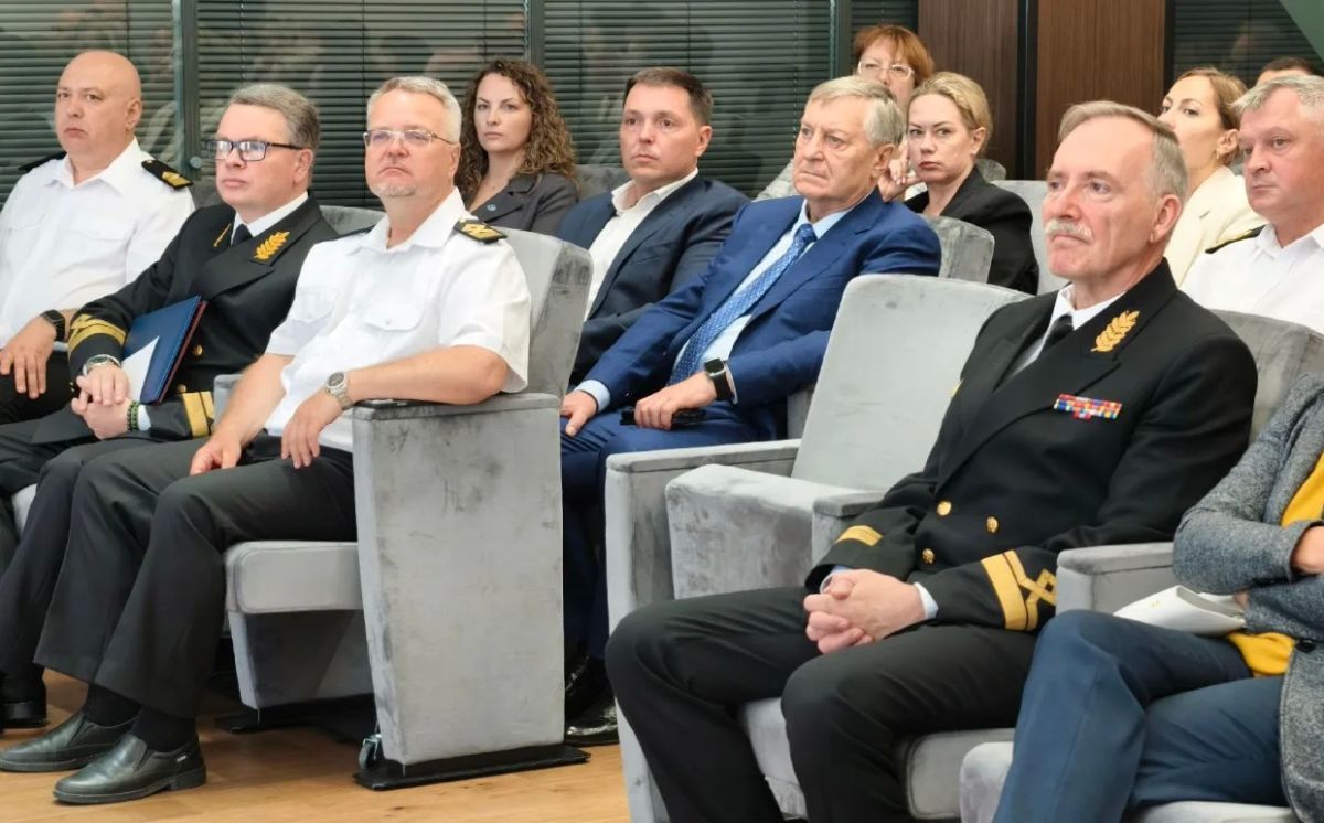 Научно-исследовательскому судну присвоили имя выдающегося магаданского ученого Василия Костарева Научно-исследовательскому судну присвоили имя выдающегося магаданского ученого Василия Костарева