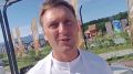 Один из сюрпризов Золотого фестиваля - огромный торт в форме золотого слитка 999 пробы