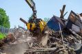 Брошенные гаражи, сараи и автомобили вывозят из разных уголков Магадана