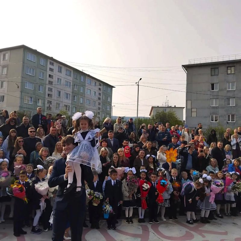 Более 14,8 тыс. школьников сели за парты на Колыме в День знаний Более 14,8 тыс. школьников сели за парты на Колыме в День знаний