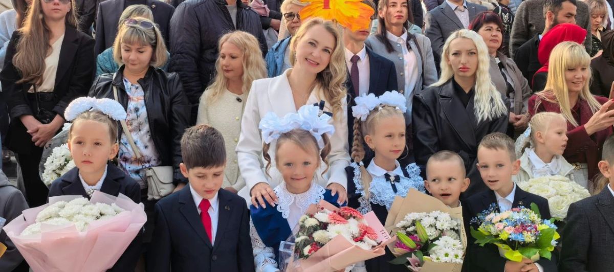 Более 14,8 тыс. школьников сели за парты на Колыме в День знаний Более 14,8 тыс. школьников сели за парты на Колыме в День знаний