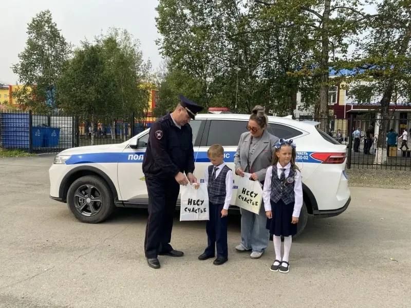 #ПомогиПойтиУчиться. В поселке Палатка Хасынского округа в многодетной семье воспитываются первоклассник Вова и второклассница Маша #ПомогиПойтиУчиться. В поселке Палатка Хасынского округа в многодетной семье воспитываются первоклассник Вова и второклассница Маша