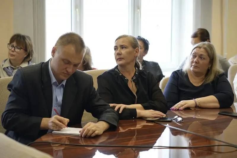В рамках профилактической акции «Стоп: мошенник!» сотрудники органов внутренних дел Магаданской области провели встречи с трудовыми коллективами и рассказали гражданам о том, как не попасться на уловки киберпреступников В рамках профилактической акции «Стоп: мошенник!» сотрудники органов внутренних дел Магаданской области провели встречи с трудовыми коллективами и рассказали гражданам о том, как не попасться на уловки киберпреступников