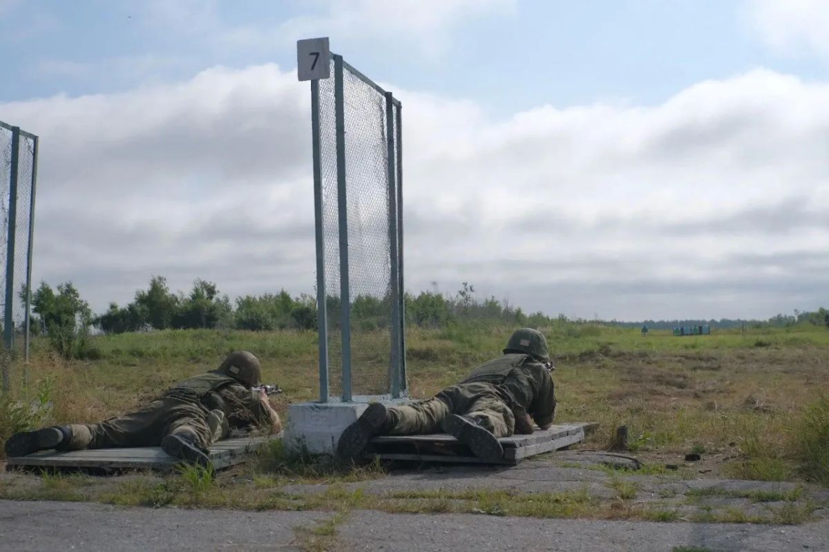 Студенты магаданского СВГУ снова отправились на военные сборы спустя почти 20 лет Студенты магаданского СВГУ снова отправились на военные сборы спустя почти 20 лет