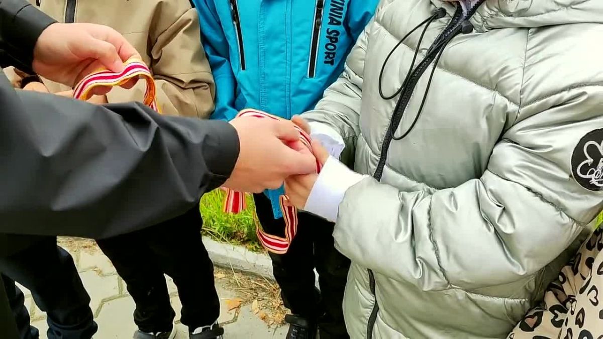 Скорбь по жертвам террора и павшим защитникам Отечества, а также гордость за Победу – в Омсукчане отметили памятные даты
