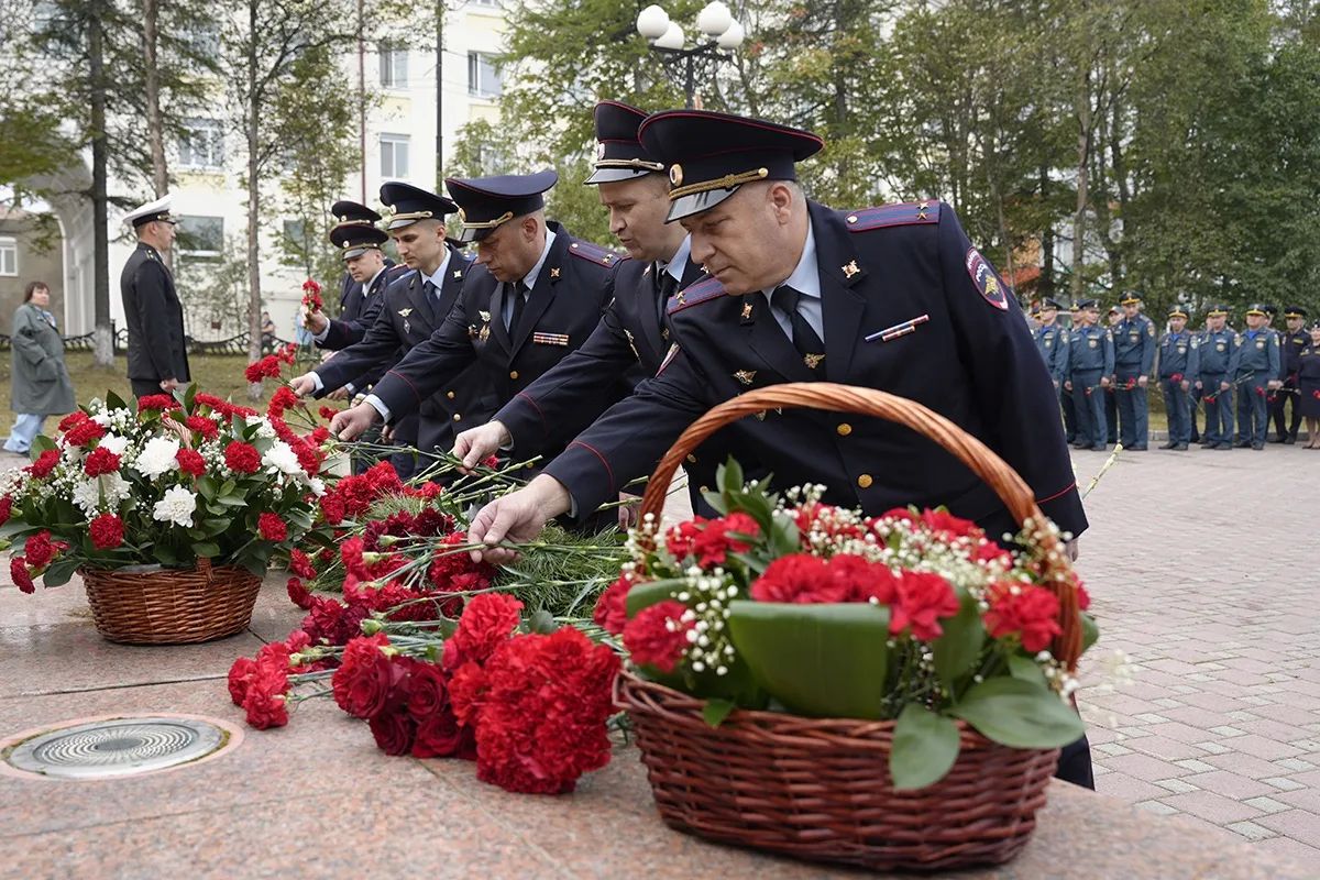 В Магадане полицейские приняли участие в мероприятиях, посвященных окончанию Второй мировой войны и Дню солидарности в борьбе с терроризмом В Магадане полицейские приняли участие в мероприятиях, посвященных окончанию Второй мировой войны и Дню солидарности в борьбе с терроризмом