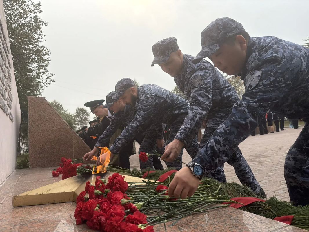 В Магадане росгвардейцы почтили память погибших героев и жертв терроризма В Магадане росгвардейцы почтили память погибших героев и жертв терроризма