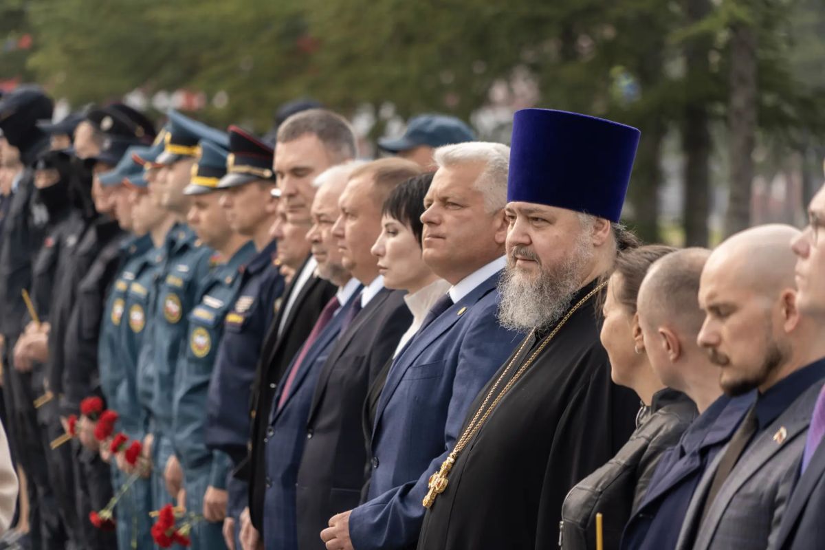 В Магадане прошла памятная церемония, приуроченная к Дню солидарности в борьбе с терроризмом В Магадане прошла памятная церемония, приуроченная к Дню солидарности в борьбе с терроризмом