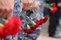 В Магадане росгвардейцы почтили память погибших героев и жертв терроризма