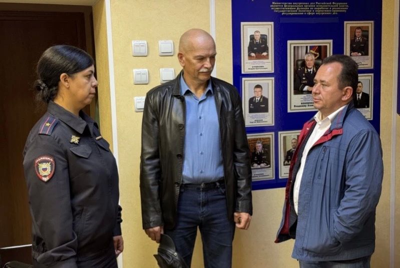 В День знаний детский омбудсмен и гражданский активист посетили магаданский Центр временного содержания несовершеннолетних правонарушителей УМВД В День знаний детский омбудсмен и гражданский активист посетили магаданский Центр временного содержания несовершеннолетних правонарушителей УМВД